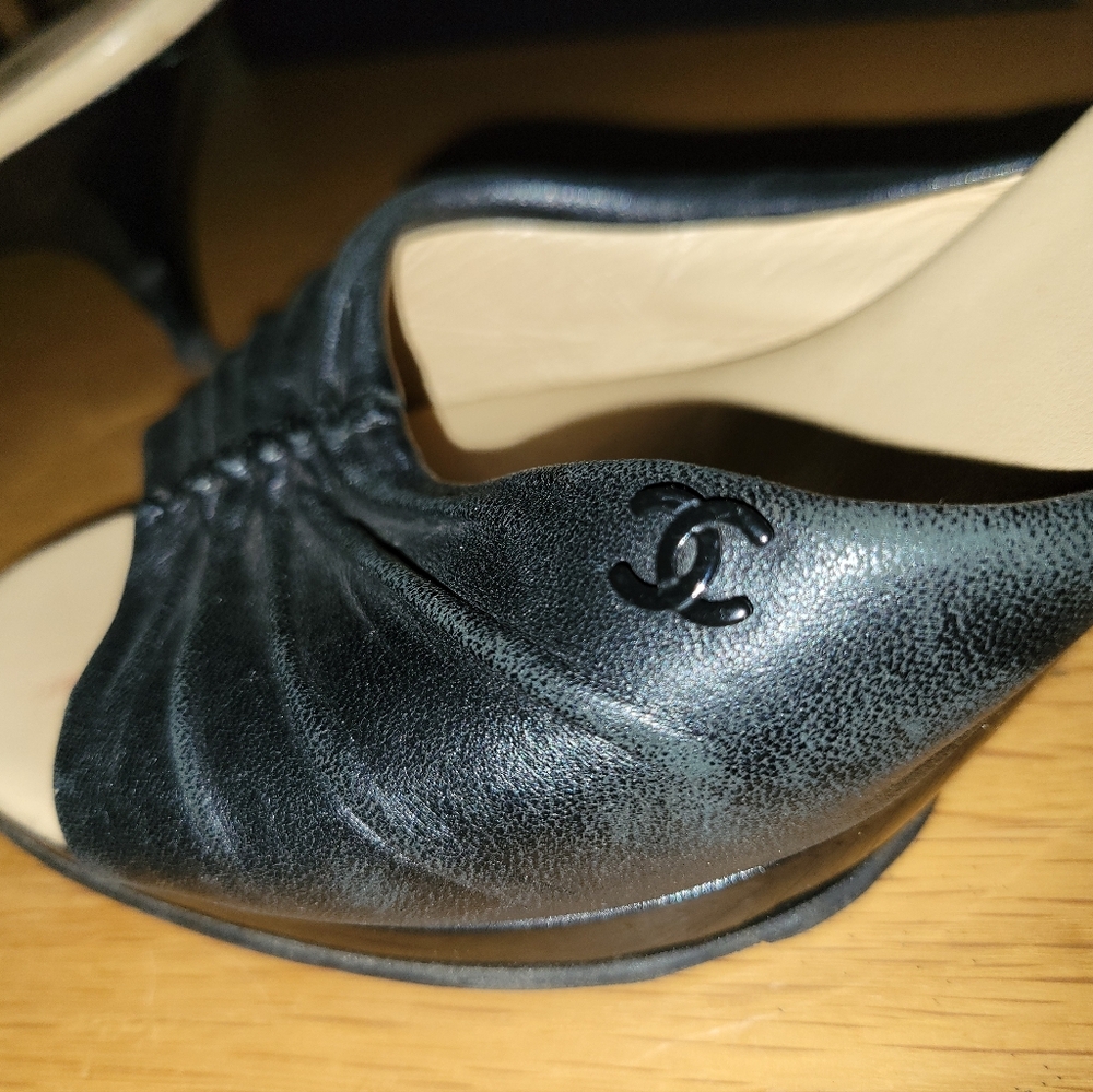 CHANEL kitten heels in Black - Picture 7 of 13